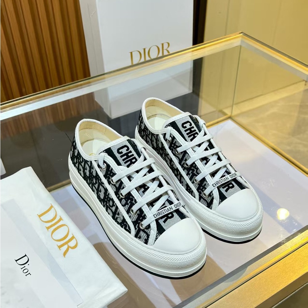 Walk‘n’Dior sneakers